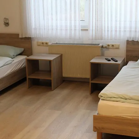 Garni Postkutsche *